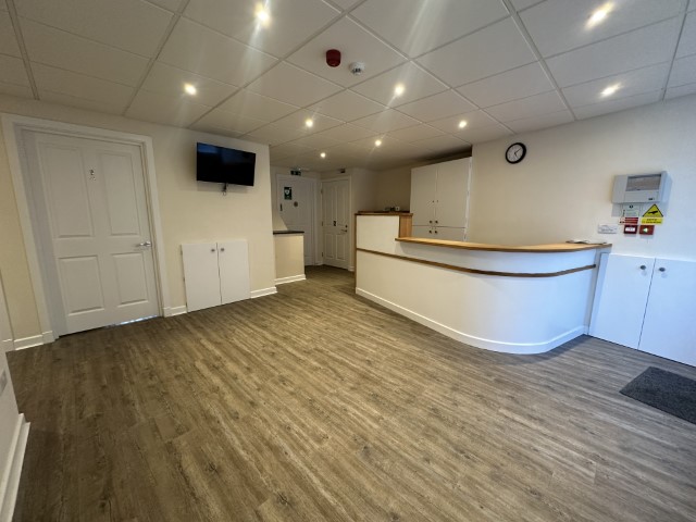 Commercial proerty to let in Whaley Bridge